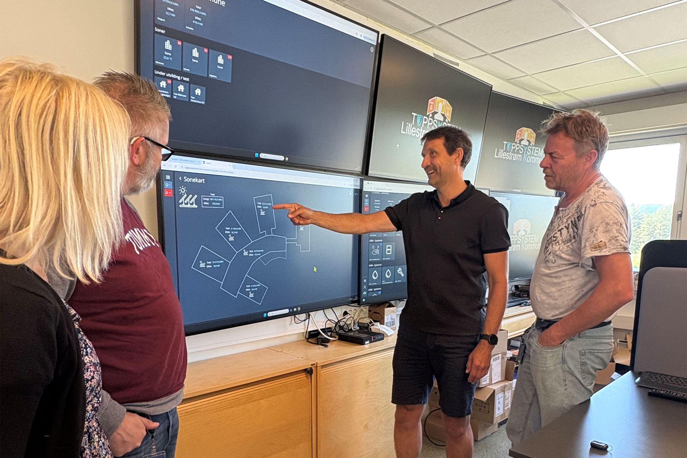 Ansatte i lillestrøm kommune inspiserer Zaphire Building Management Systemet